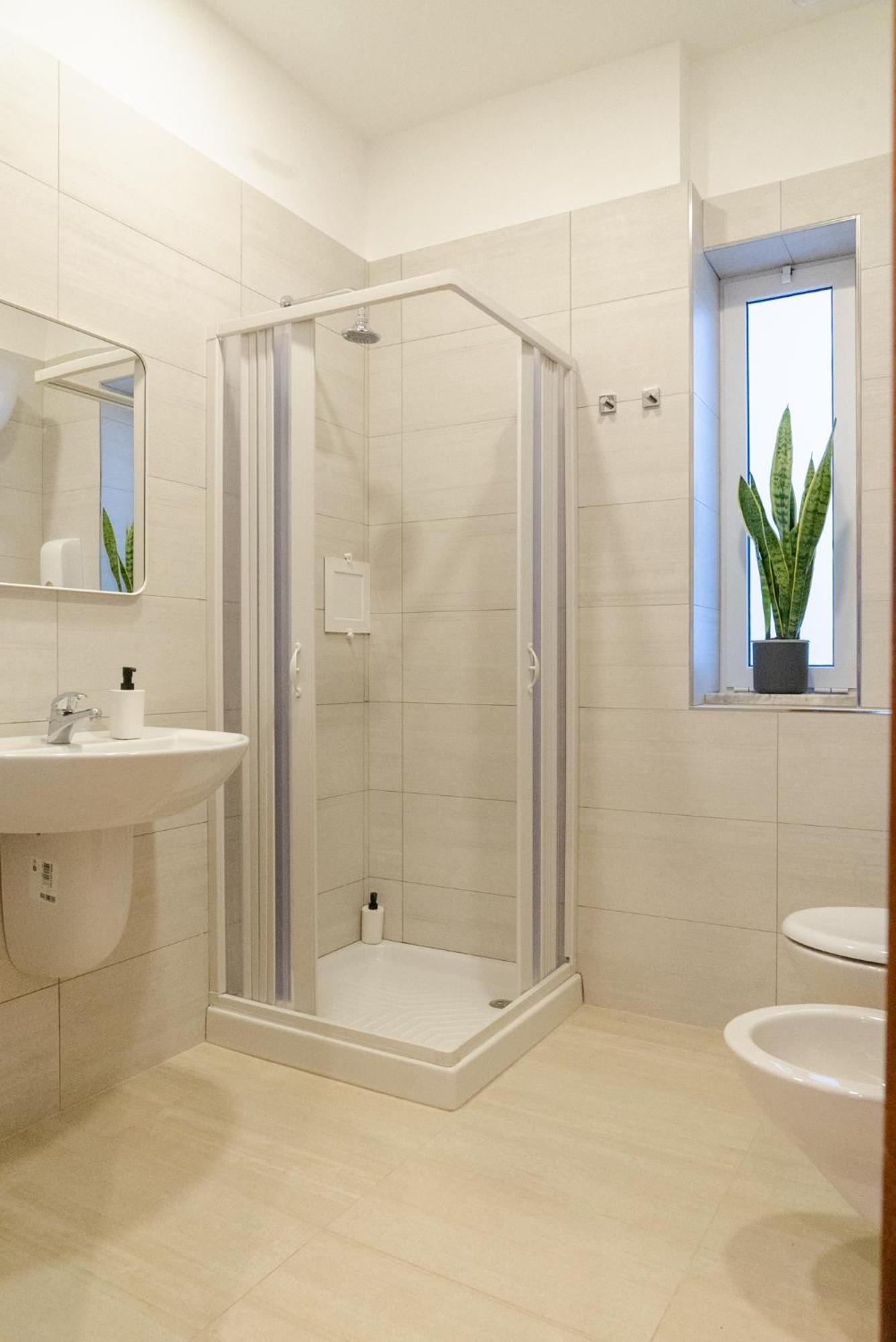 Stazione Centrale Bari Suppa G & C Italia Hotel ภายนอก รูปภาพ